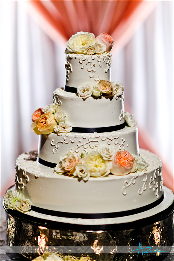 Delicious cake for weddings